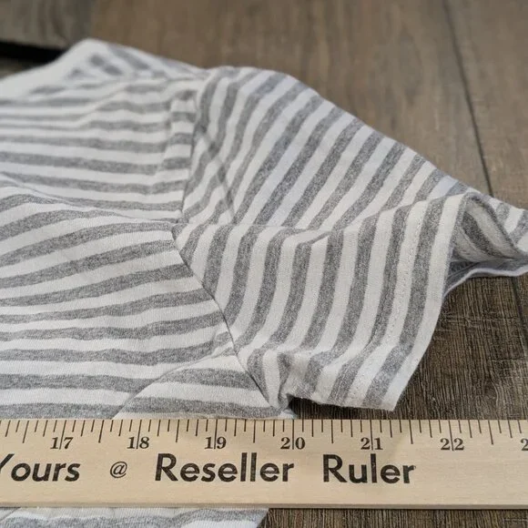 Disney Store T Shirt Top Womens XL Cruella Deville Graphic Short Sleeve V Neck - Picture 6 of 8